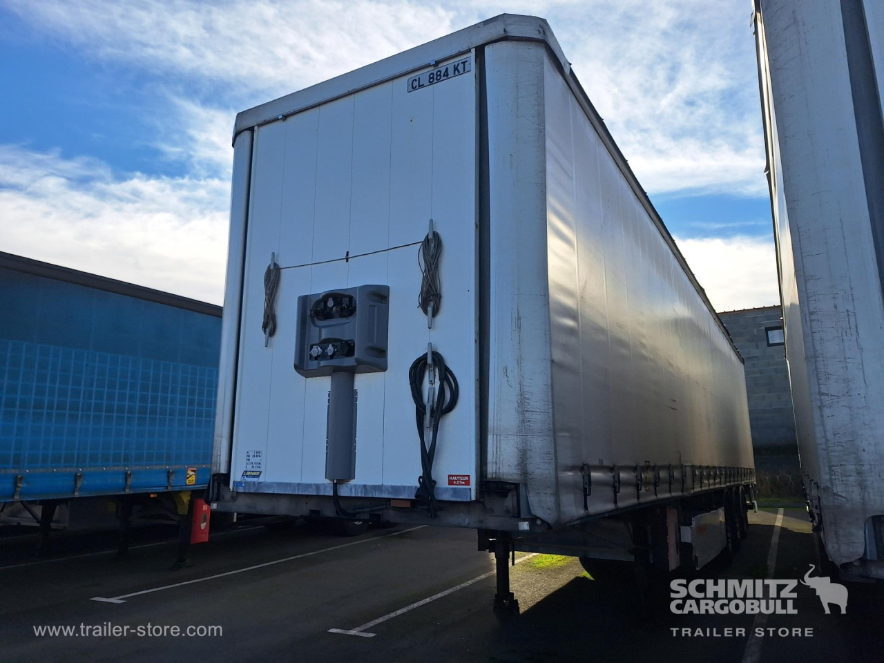 FRUEHAUF Curtainsider Standard Taillift - Брезентово полуремарке: снимка 3 FRUEHAUF Curtainsider Standard Taillift - Брезентово полуремарке: снимка 3