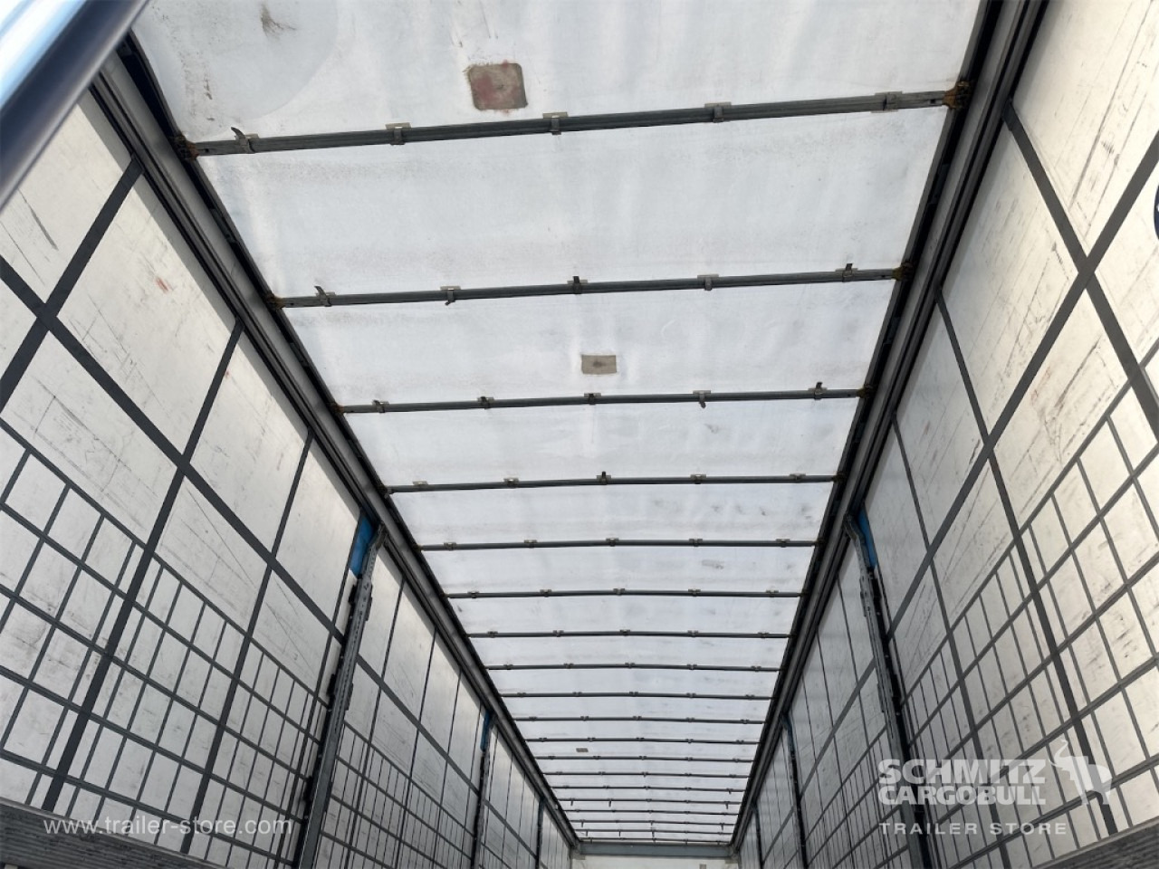 SCHMITZ Curtainsider Standard - Брезентово полуремарке: снимка 4 SCHMITZ Curtainsider Standard - Брезентово полуремарке: снимка 4