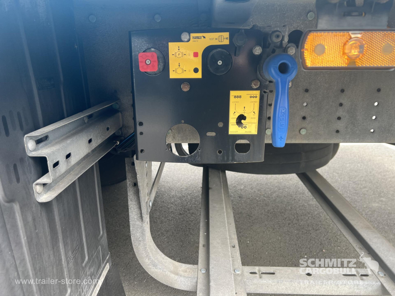 SCHMITZ Curtainsider Standard - Брезентово полуремарке: снимка 2 SCHMITZ Curtainsider Standard - Брезентово полуремарке: снимка 2