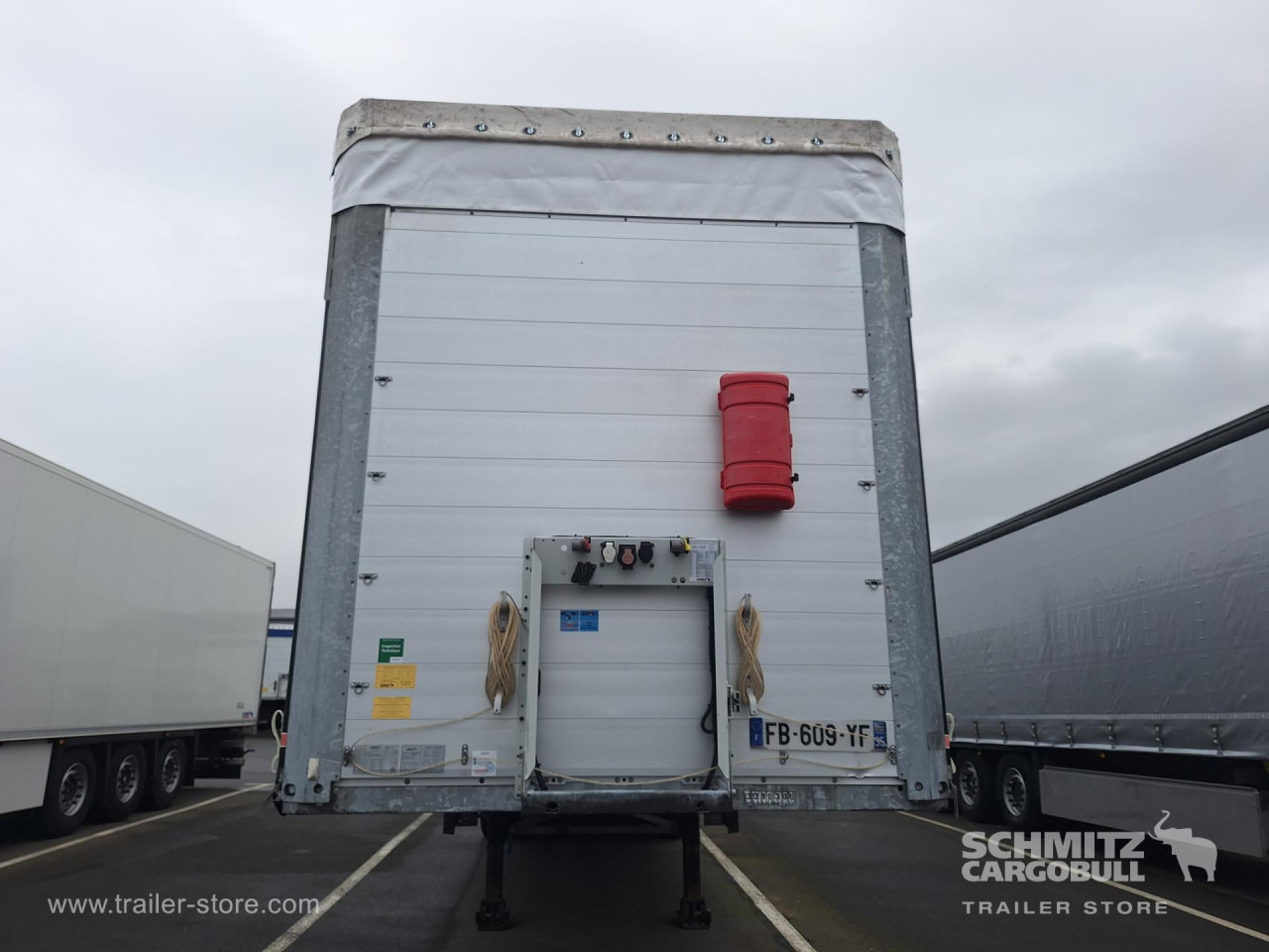 SCHMITZ Curtainsider Standard Taillift - Брезентово полуремарке: снимка 2 SCHMITZ Curtainsider Standard Taillift - Брезентово полуремарке: снимка 2