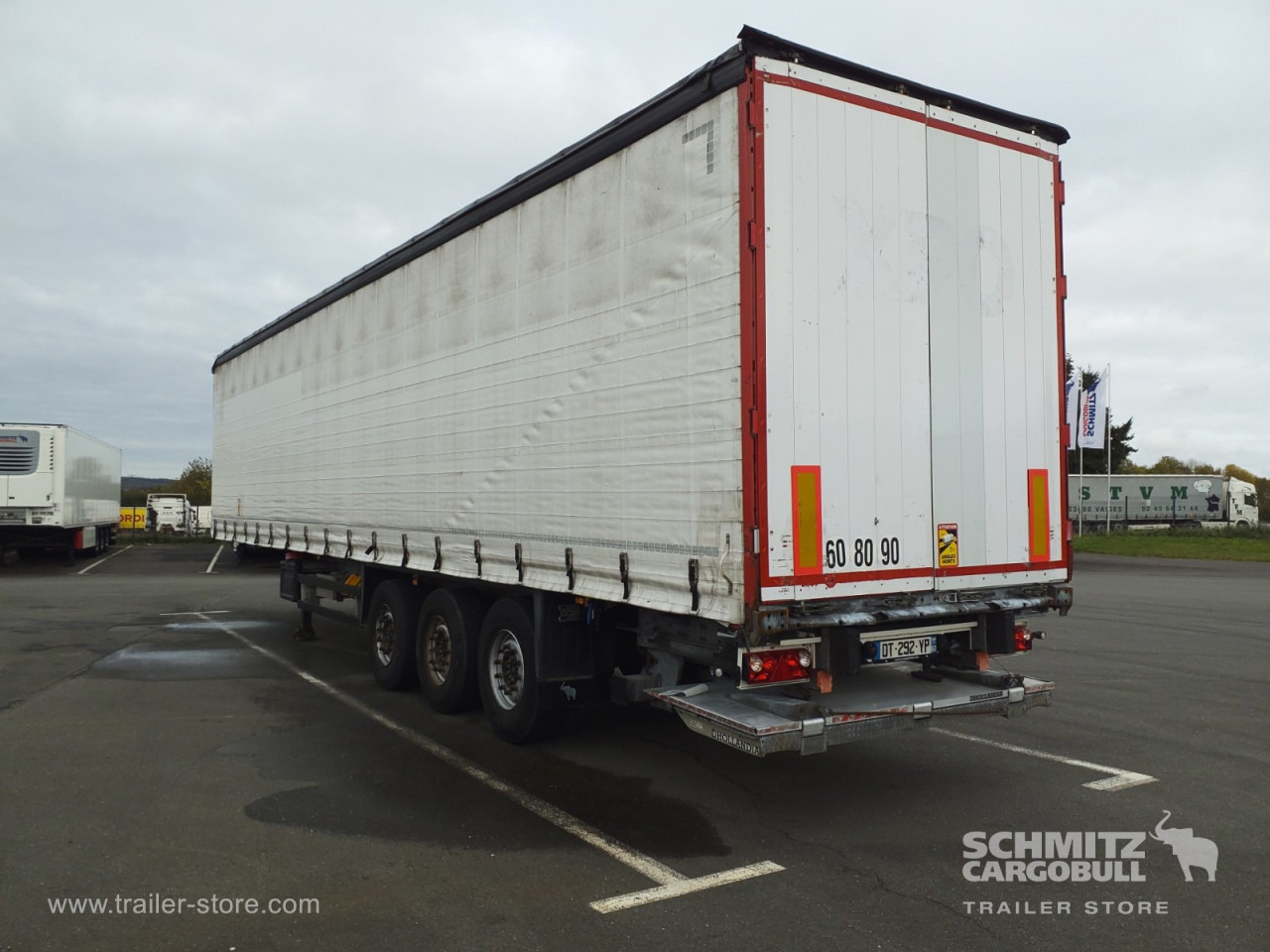 SCHMITZ Curtainsider Standard Taillift - Брезентово полуремарке: снимка 4 SCHMITZ Curtainsider Standard Taillift - Брезентово полуремарке: снимка 4