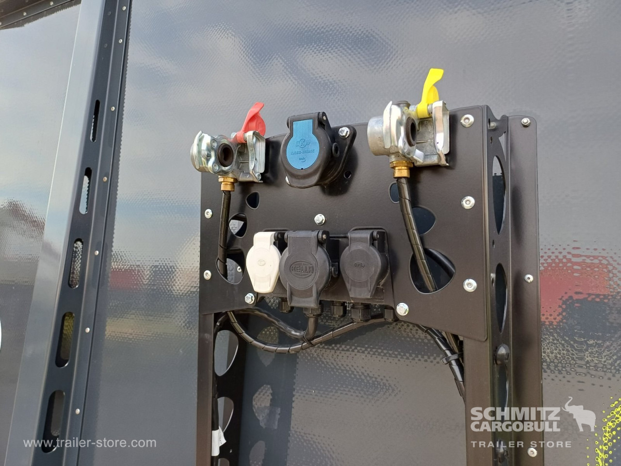BERGER Auflieger Curtainsider Standard - Брезентово полуремарке: снимка 2 BERGER Auflieger Curtainsider Standard - Брезентово полуремарке: снимка 2