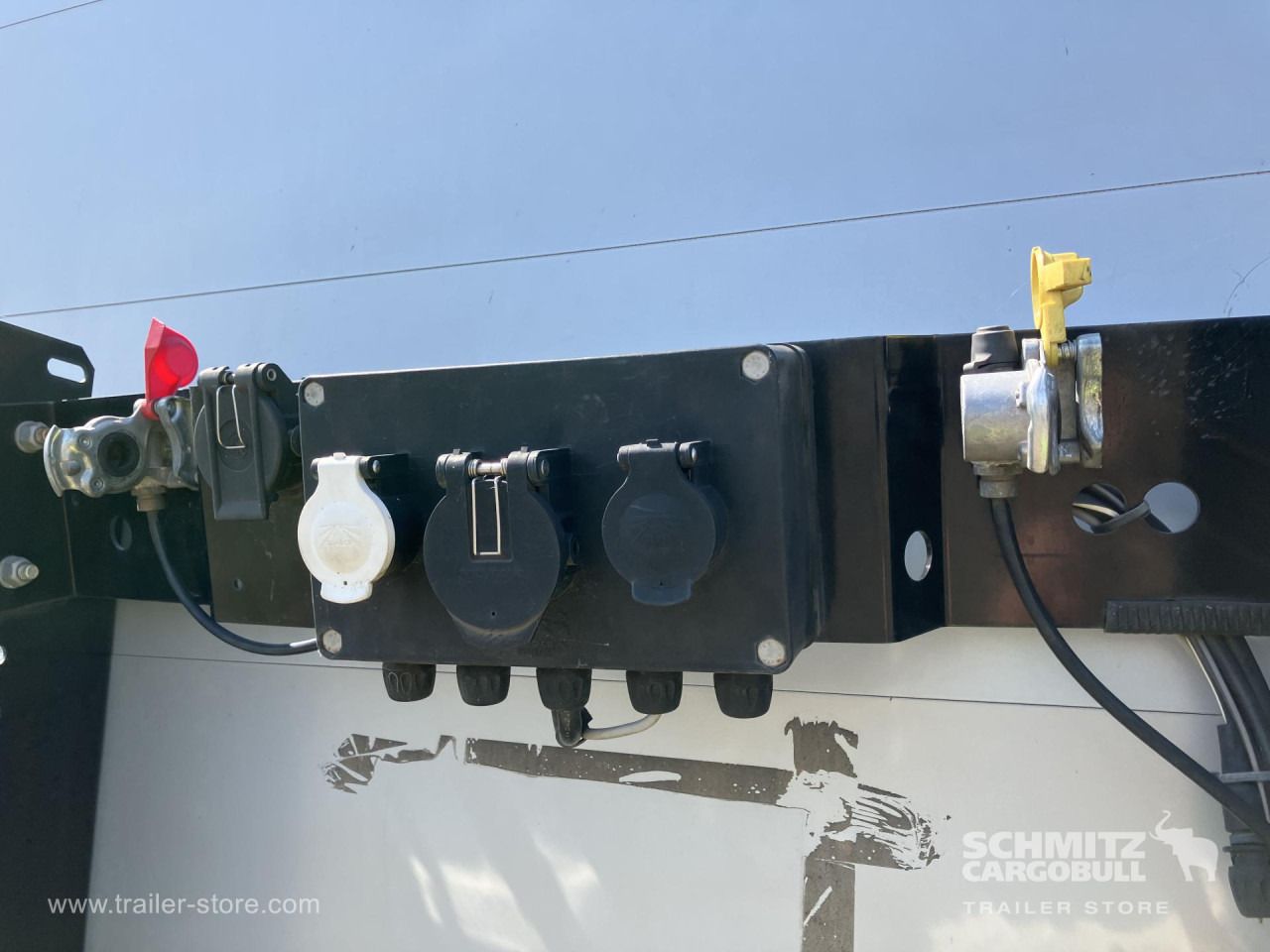 KOEGEL Auflieger Curtainsider Standard - Брезентово полуремарке: снимка 5 KOEGEL Auflieger Curtainsider Standard - Брезентово полуремарке: снимка 5