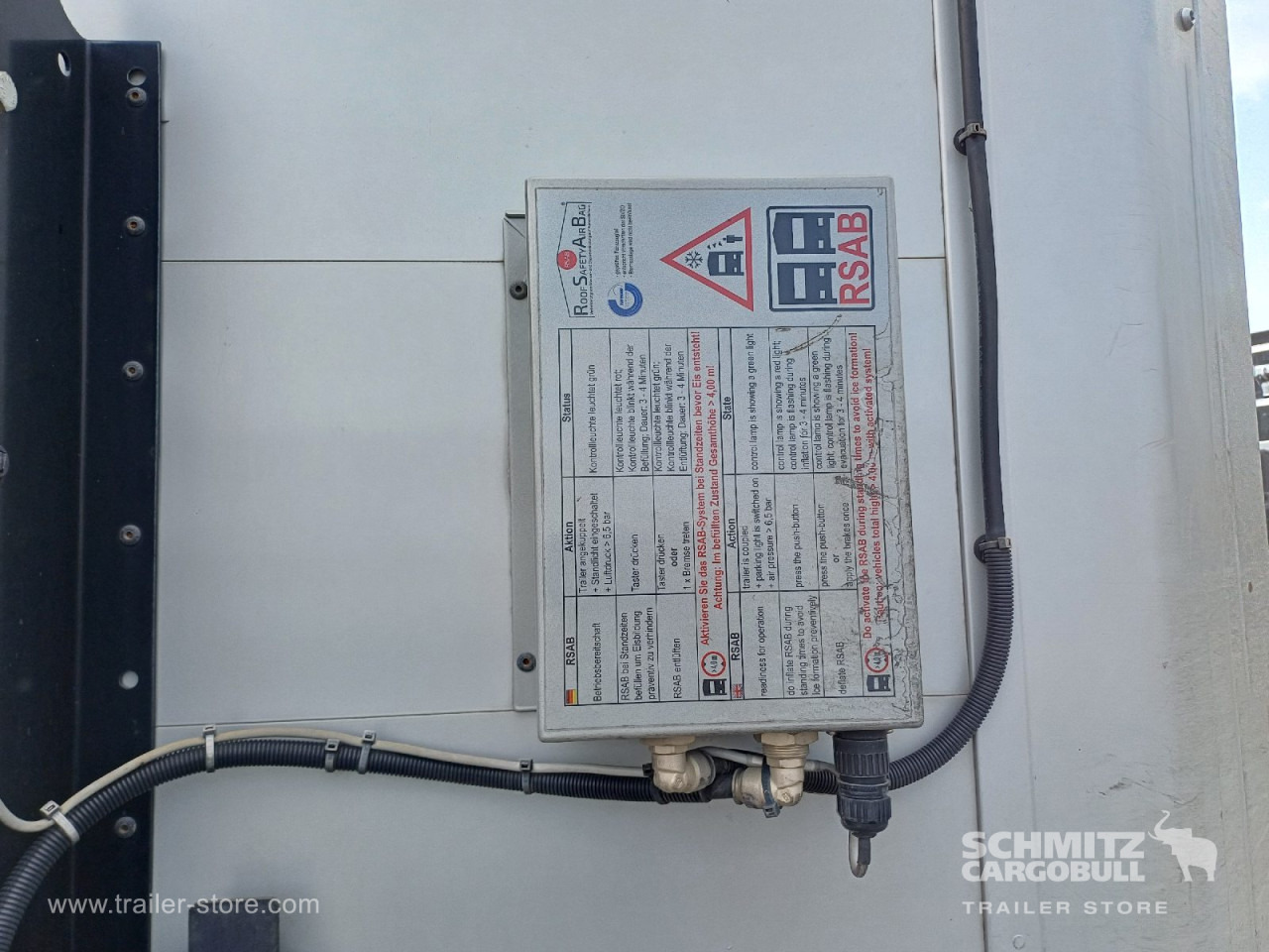 KOEGEL Auflieger Curtainsider Standard - Брезентово полуремарке: снимка 3 KOEGEL Auflieger Curtainsider Standard - Брезентово полуремарке: снимка 3