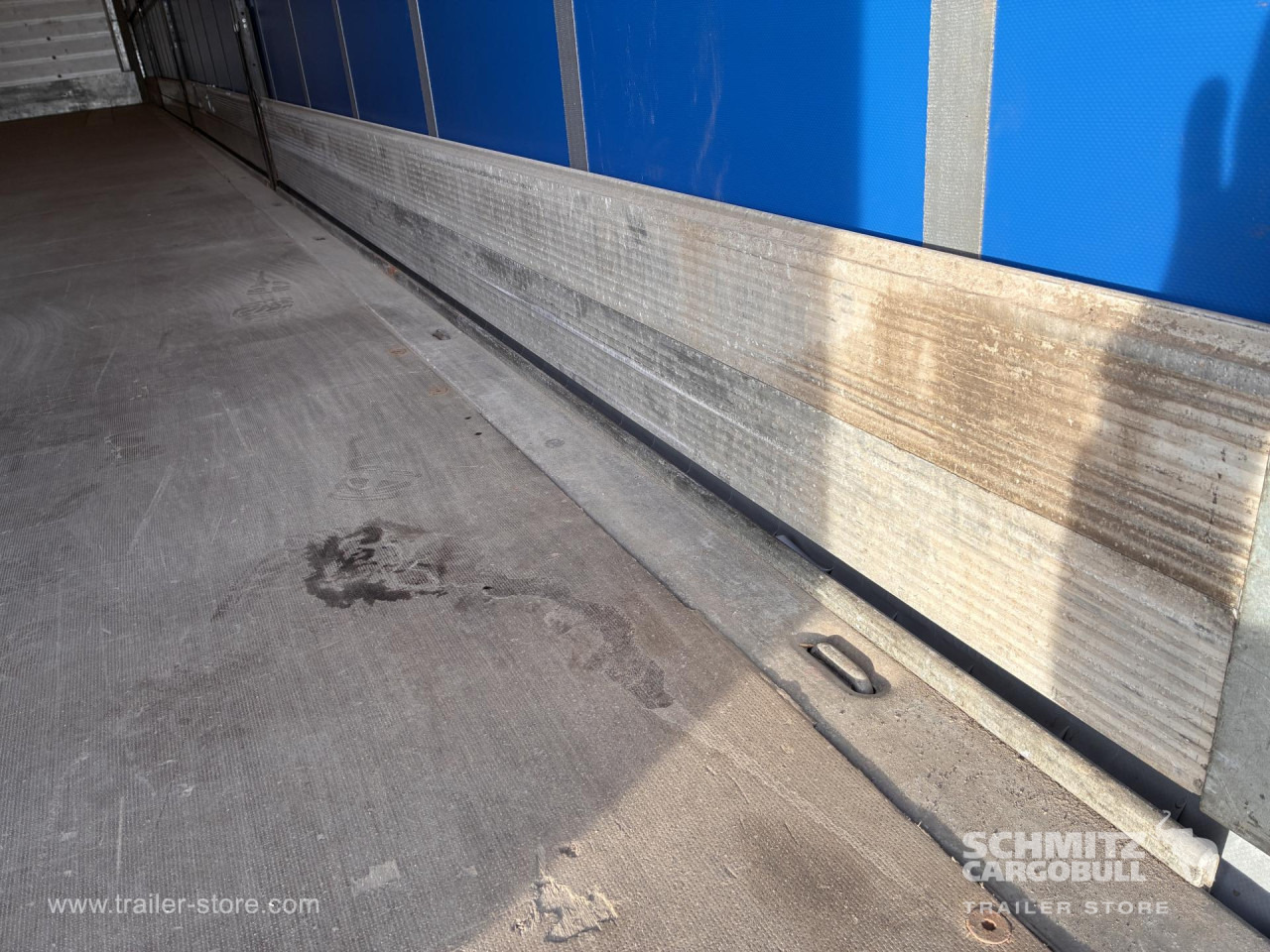 SCHMITZ Auflieger Curtainsider Standard Forklift holder - Брезентово полуремарке: снимка 2 SCHMITZ Auflieger Curtainsider Standard Forklift holder - Брезентово полуремарке: снимка 2