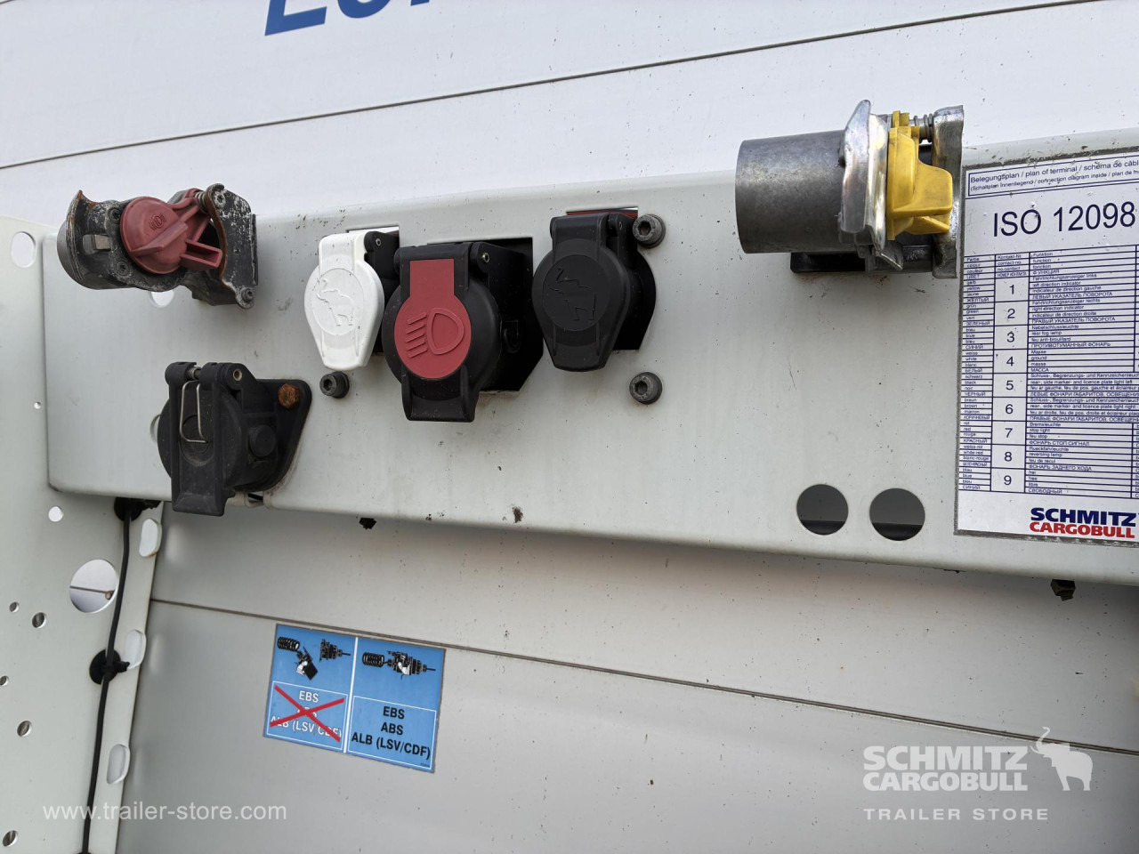 SCHMITZ Auflieger Curtainsider Standard Forklift holder - Брезентово полуремарке: снимка 3 SCHMITZ Auflieger Curtainsider Standard Forklift holder - Брезентово полуремарке: снимка 3