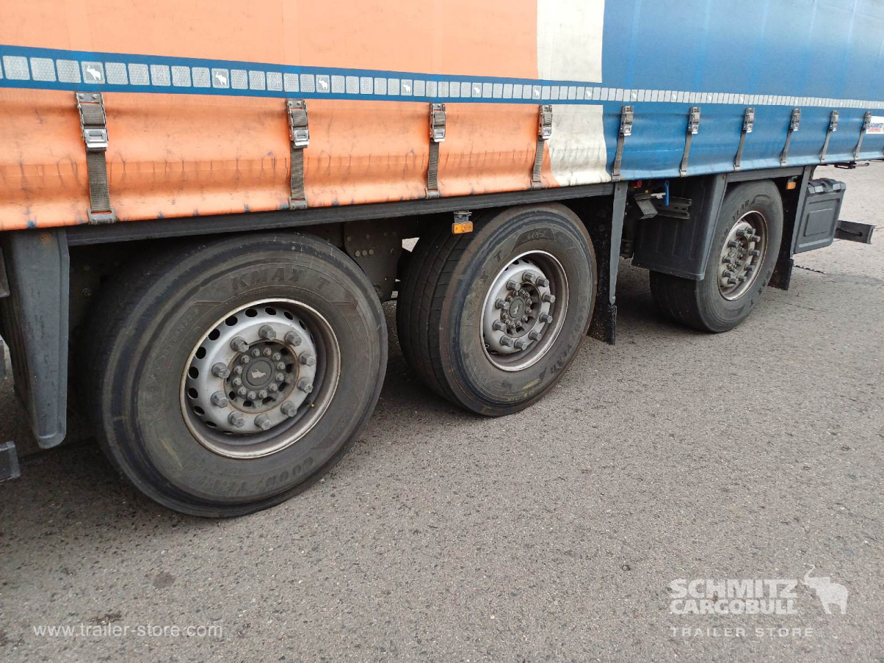 SCHMITZ Auflieger Curtainsider Standard Forklift holder - Брезентово полуремарке: снимка 4 SCHMITZ Auflieger Curtainsider Standard Forklift holder - Брезентово полуремарке: снимка 4