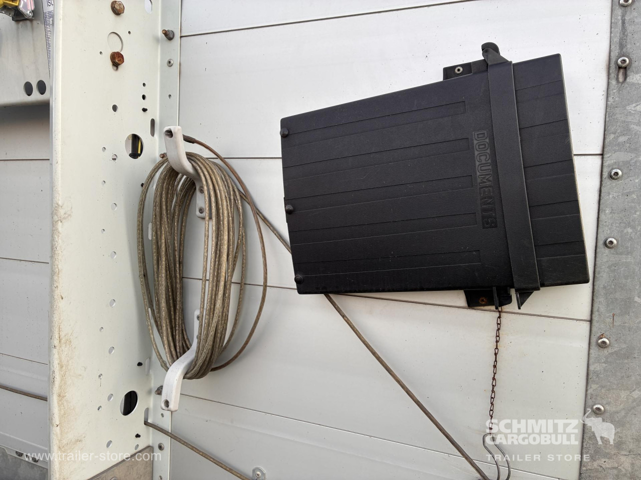SCHMITZ Auflieger Curtainsider Standard Forklift holder - Брезентово полуремарке: снимка 4 SCHMITZ Auflieger Curtainsider Standard Forklift holder - Брезентово полуремарке: снимка 4