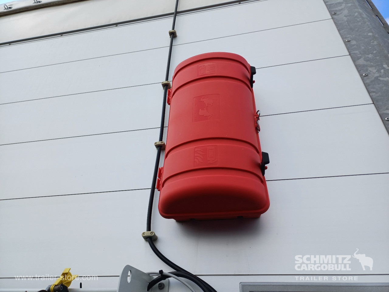 SCHMITZ Auflieger Curtainsider Standard - Брезентово полуремарке: снимка 4 SCHMITZ Auflieger Curtainsider Standard - Брезентово полуремарке: снимка 4