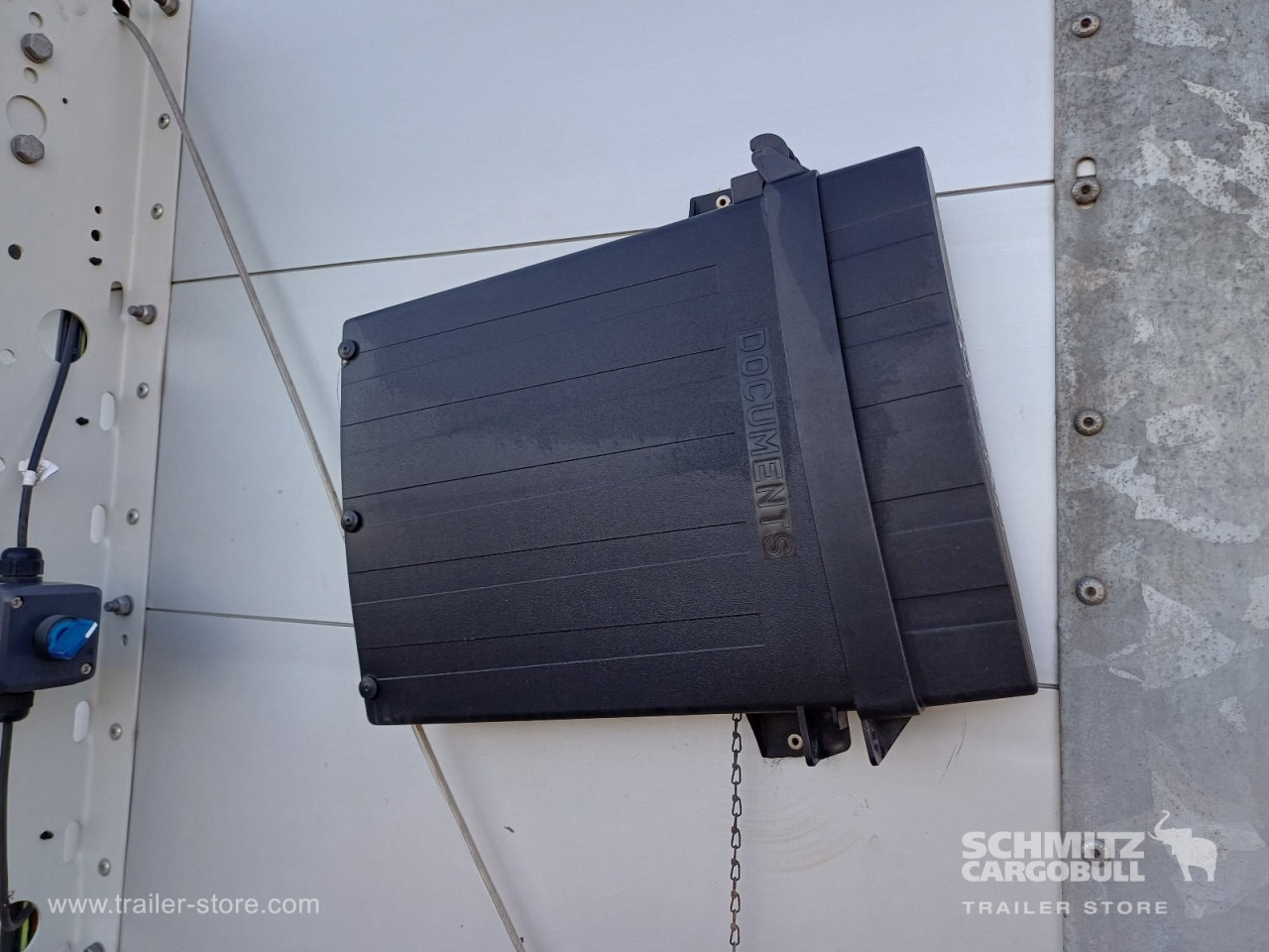SCHMITZ Auflieger Curtainsider Standard - Брезентово полуремарке: снимка 3 SCHMITZ Auflieger Curtainsider Standard - Брезентово полуремарке: снимка 3