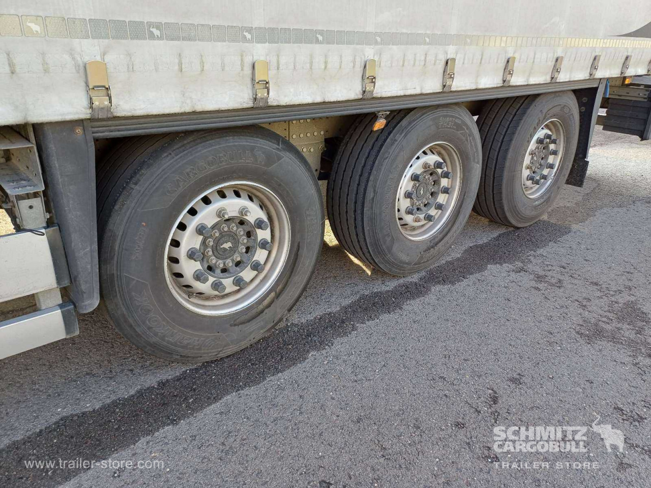 SCHMITZ Auflieger Curtainsider Standard - Брезентово полуремарке: снимка 4 SCHMITZ Auflieger Curtainsider Standard - Брезентово полуремарке: снимка 4
