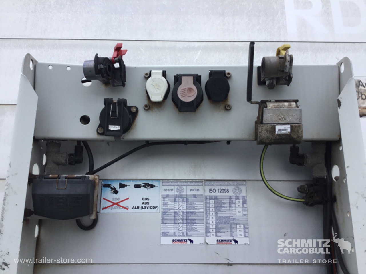 SCHMITZ Dryfreight Standard - Затворена каросерия полуремарке: снимка 3 SCHMITZ Dryfreight Standard - Затворена каросерия полуремарке: снимка 3