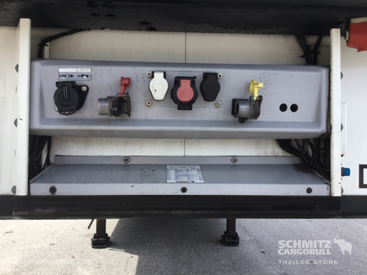 SCHMITZ Reefer Meat hanging system - Изотермичен полуремарке: снимка 4 SCHMITZ Reefer Meat hanging system - Изотермичен полуремарке: снимка 4
