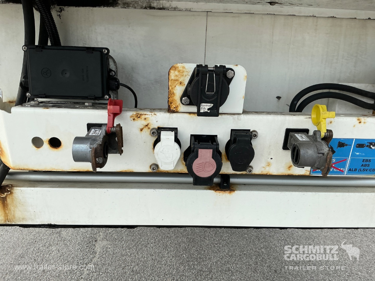 SCHMITZ Reefer Multitemp Double deck Taillift - Изотермичен полуремарке: снимка 4 SCHMITZ Reefer Multitemp Double deck Taillift - Изотермичен полуремарке: снимка 4