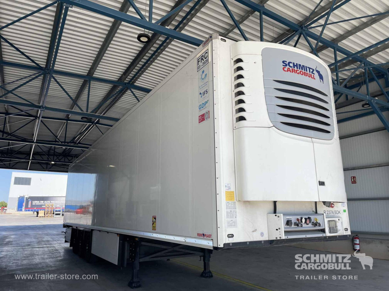 SCHMITZ Semiremolque Frigo Standard - Изотермичен полуремарке: снимка 1 SCHMITZ Semiremolque Frigo Standard - Изотермичен полуремарке: снимка 1