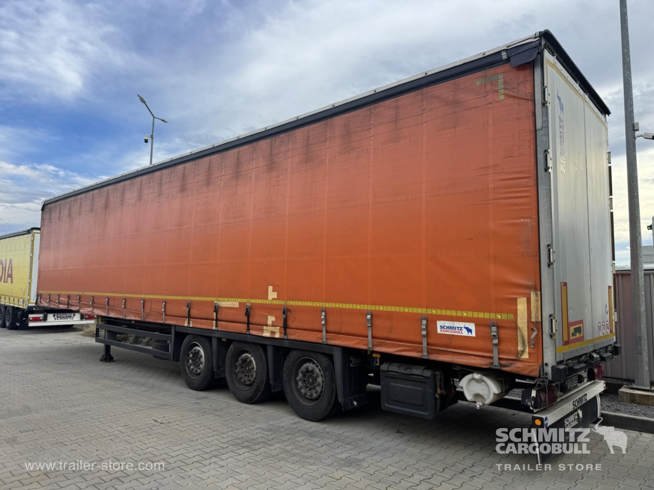 SCHMITZ Curtainsider Mega - Брезентово полуремарке: снимка 3 SCHMITZ Curtainsider Mega - Брезентово полуремарке: снимка 3