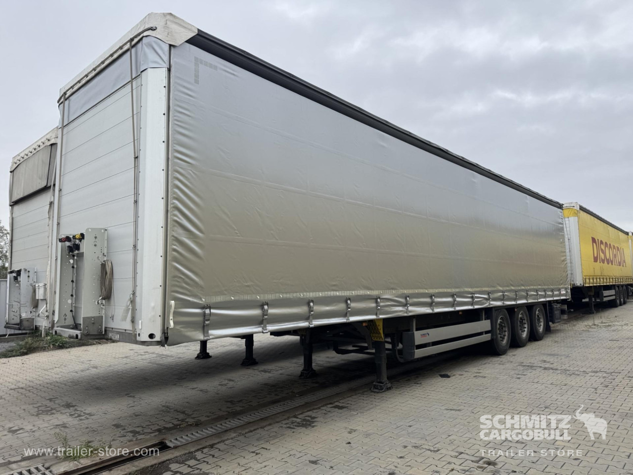 SCHMITZ Curtainsider Standard - Брезентово полуремарке: снимка 1 SCHMITZ Curtainsider Standard - Брезентово полуремарке: снимка 1