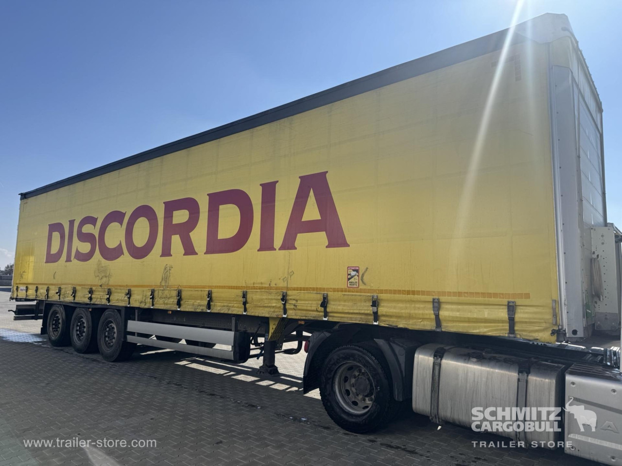 SCHMITZ Curtainsider Standard - Брезентово полуремарке: снимка 4 SCHMITZ Curtainsider Standard - Брезентово полуремарке: снимка 4