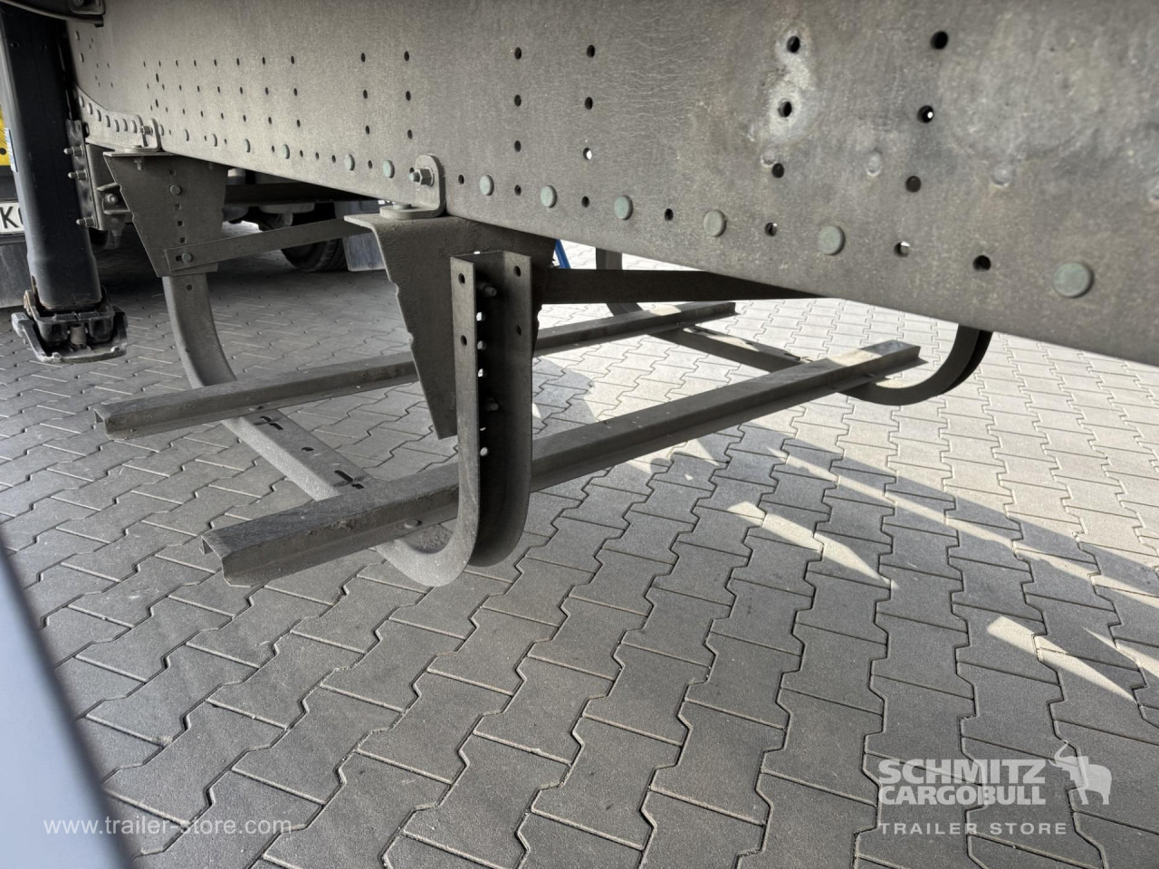 SCHMITZ Curtainsider Standard - Брезентово полуремарке: снимка 2 SCHMITZ Curtainsider Standard - Брезентово полуремарке: снимка 2