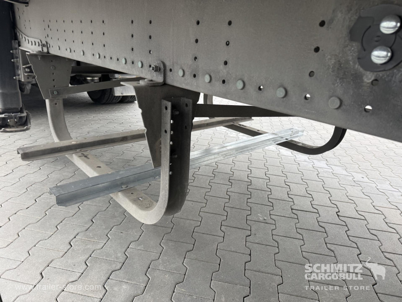 SCHMITZ Curtainsider Standard - Брезентово полуремарке: снимка 2 SCHMITZ Curtainsider Standard - Брезентово полуремарке: снимка 2