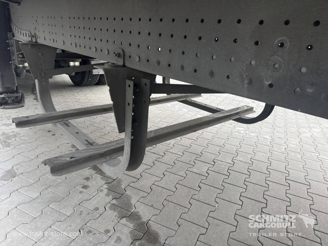 SCHMITZ Curtainsider Standard - Брезентово полуремарке: снимка 2 SCHMITZ Curtainsider Standard - Брезентово полуремарке: снимка 2