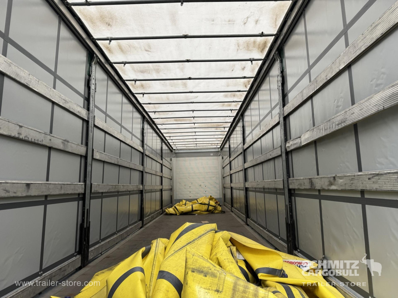SCHMITZ Curtainsider Standard - Брезентово полуремарке: снимка 4 SCHMITZ Curtainsider Standard - Брезентово полуремарке: снимка 4