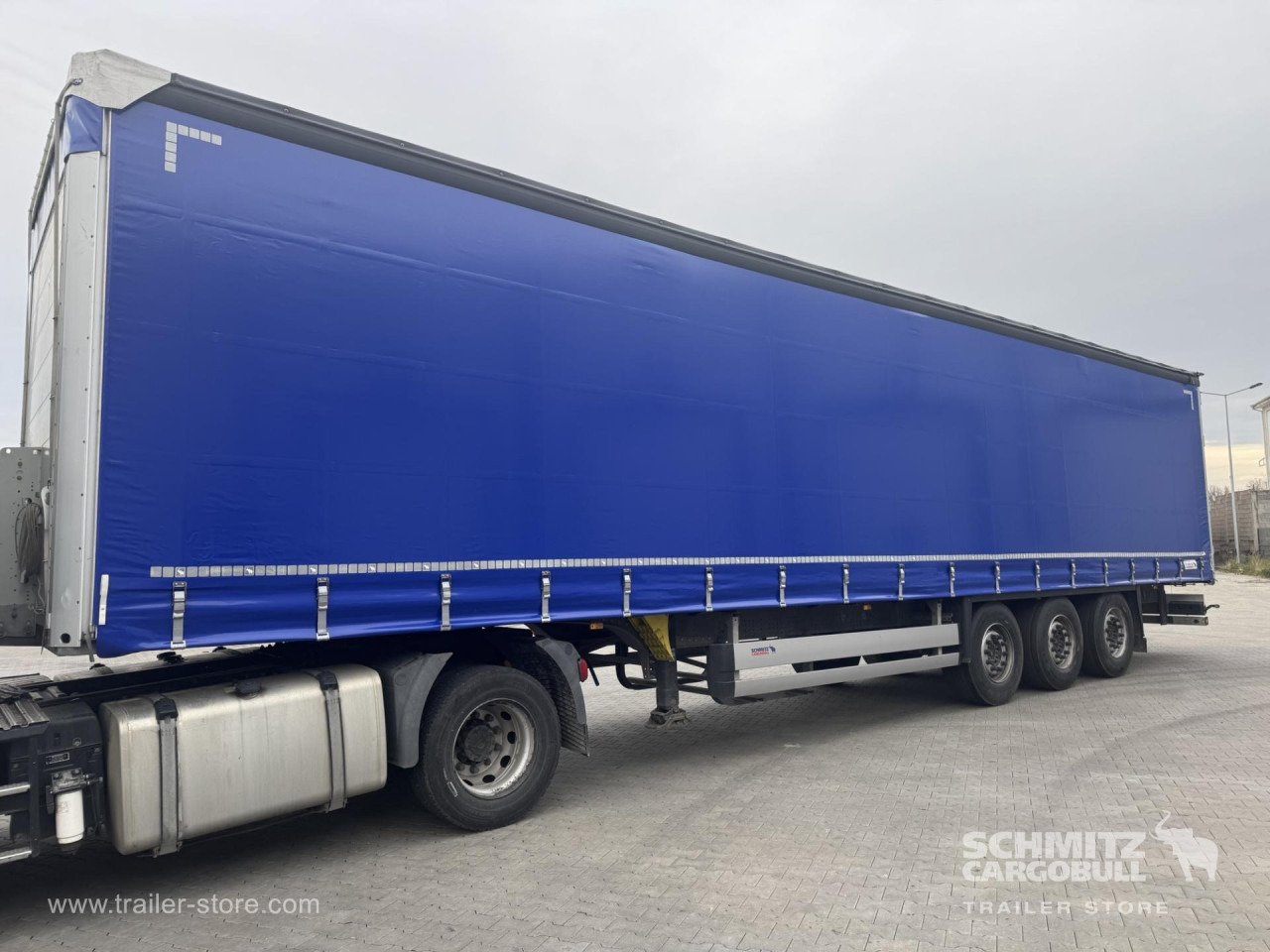 SCHMITZ Curtainsider Standard - Брезентово полуремарке: снимка 4 SCHMITZ Curtainsider Standard - Брезентово полуремарке: снимка 4