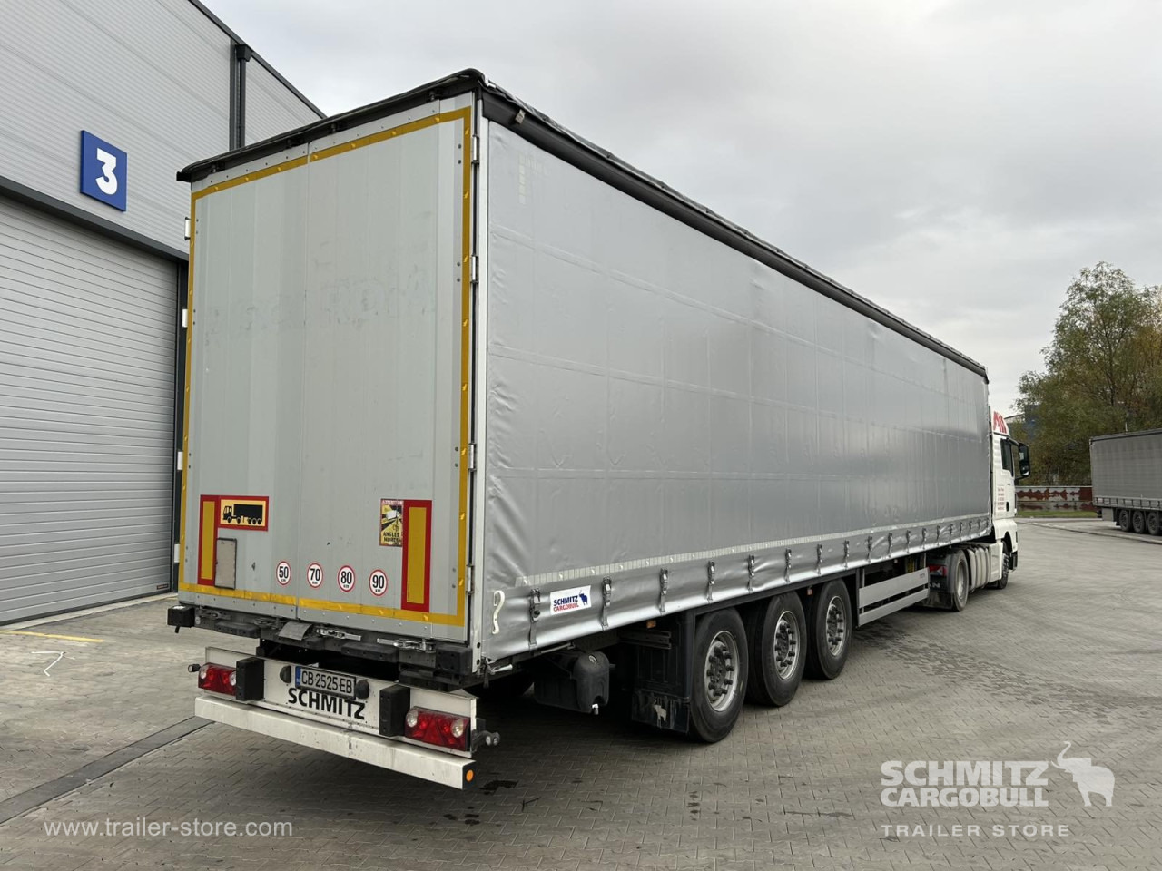 SCHMITZ Curtainsider Standard - Брезентово полуремарке: снимка 4 SCHMITZ Curtainsider Standard - Брезентово полуремарке: снимка 4