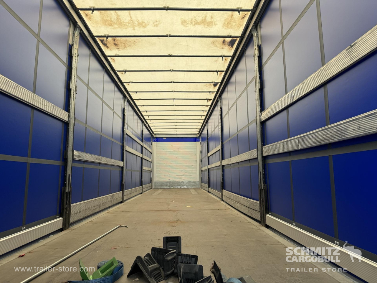 SCHMITZ Curtainsider Standard - Брезентово полуремарке: снимка 4 SCHMITZ Curtainsider Standard - Брезентово полуремарке: снимка 4