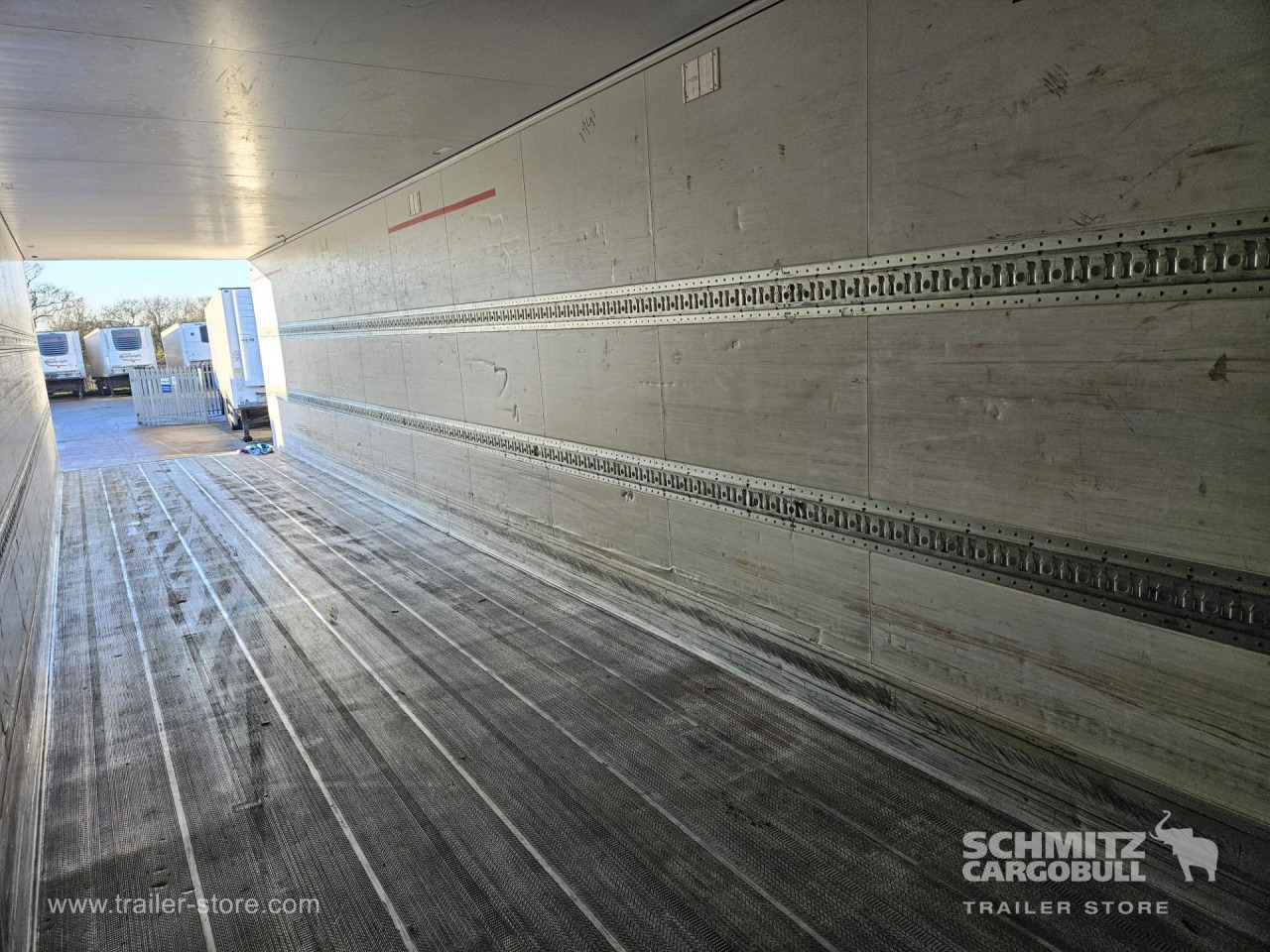 SCHMITZ Reefer Standard - Изотермичен полуремарке: снимка 3 SCHMITZ Reefer Standard - Изотермичен полуремарке: снимка 3