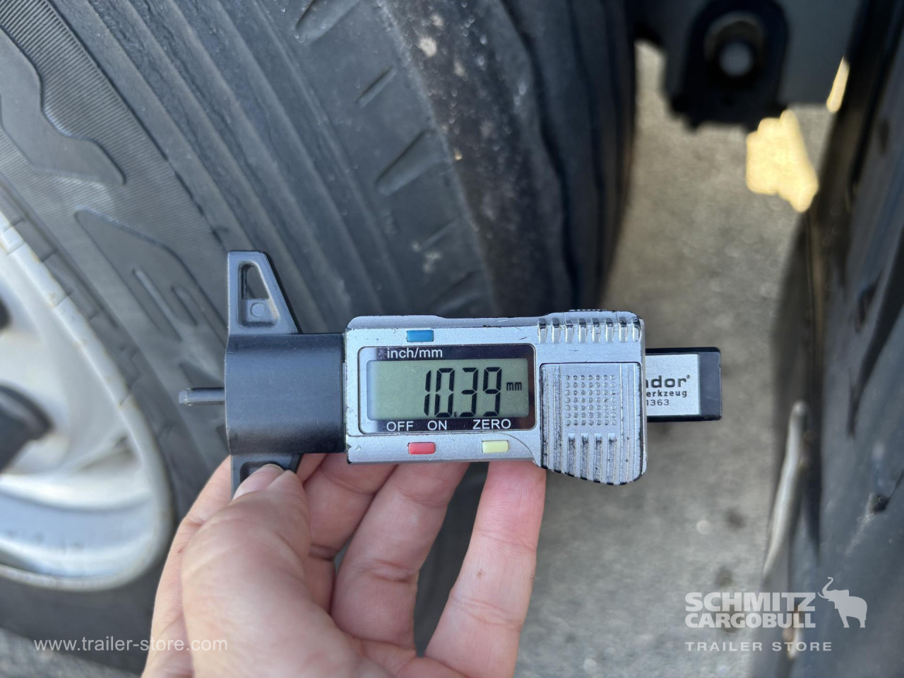 SCHMITZ Curtainsider Standard - Брезентово полуремарке: снимка 4 SCHMITZ Curtainsider Standard - Брезентово полуремарке: снимка 4