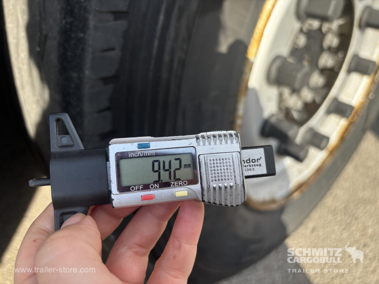 SCHMITZ Curtainsider Standard - Брезентово полуремарке: снимка 4 SCHMITZ Curtainsider Standard - Брезентово полуремарке: снимка 4