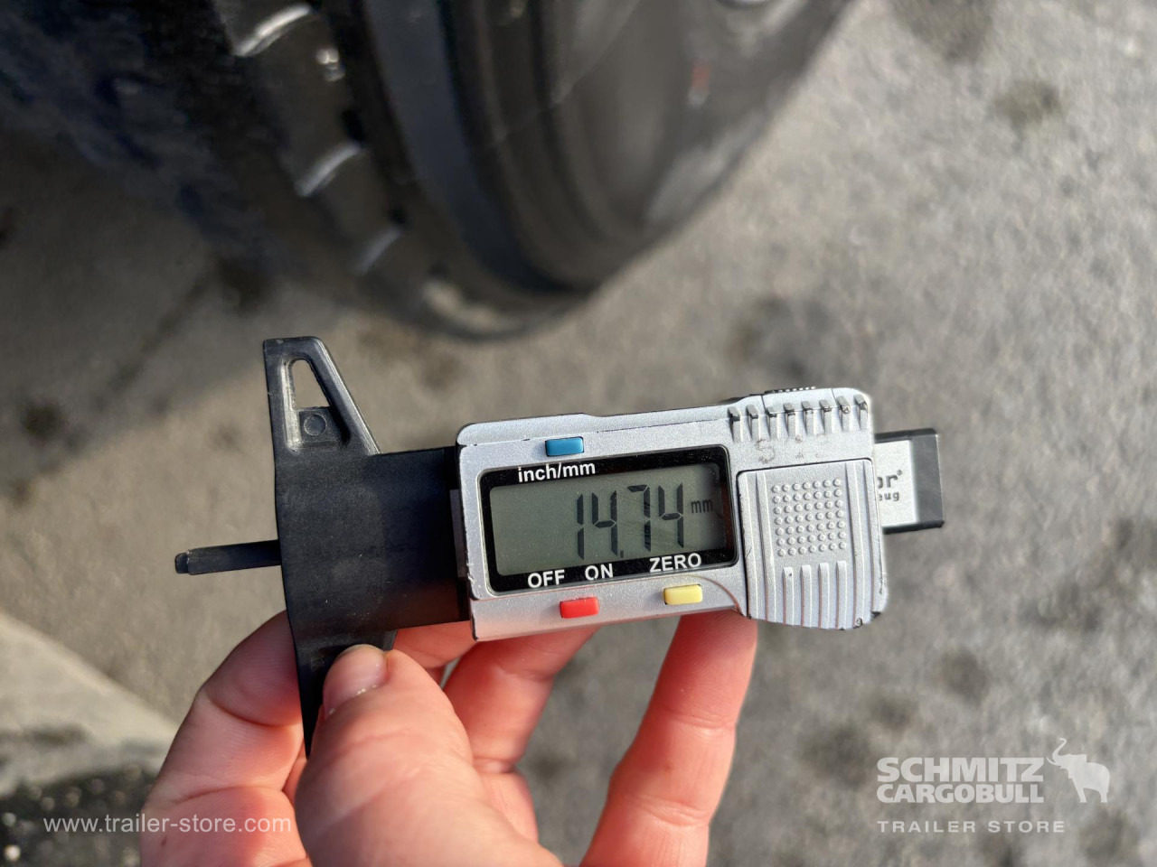 SCHMITZ Curtainsider Standard - Брезентово полуремарке: снимка 4 SCHMITZ Curtainsider Standard - Брезентово полуремарке: снимка 4