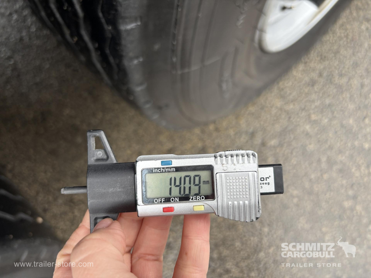 SCHMITZ Curtainsider Standard - Брезентово полуремарке: снимка 4 SCHMITZ Curtainsider Standard - Брезентово полуремарке: снимка 4