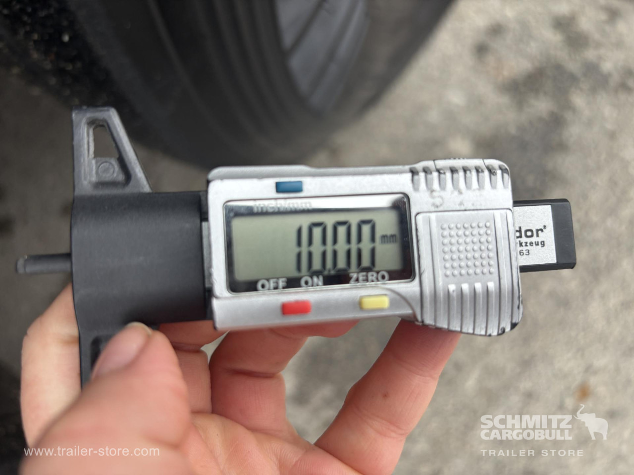 SCHMITZ Curtainsider Standard - Брезентово полуремарке: снимка 4 SCHMITZ Curtainsider Standard - Брезентово полуремарке: снимка 4