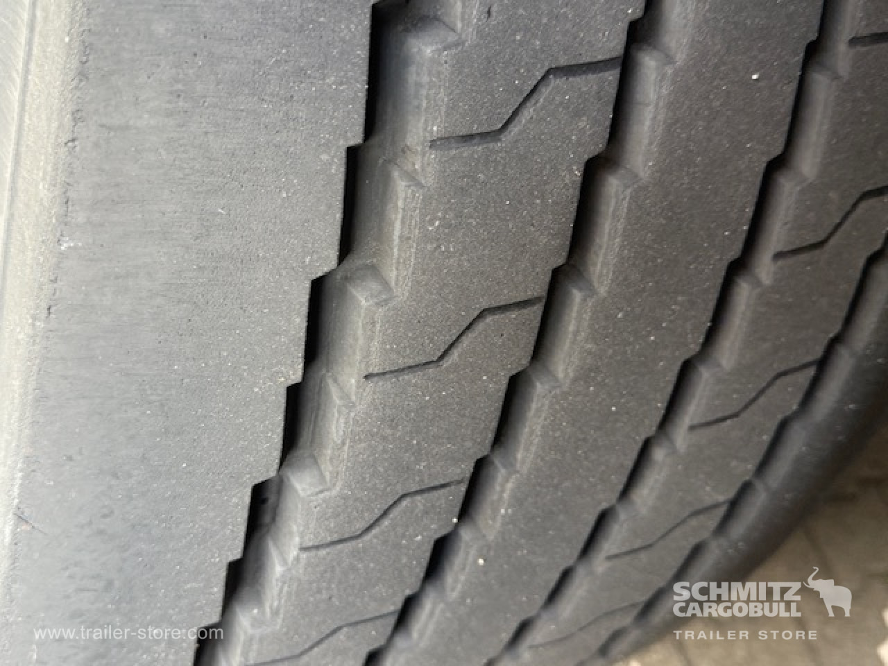 SCHMITZ Oplegger Kasten Standard - Затворена каросерия полуремарке: снимка 4 SCHMITZ Oplegger Kasten Standard - Затворена каросерия полуремарке: снимка 4