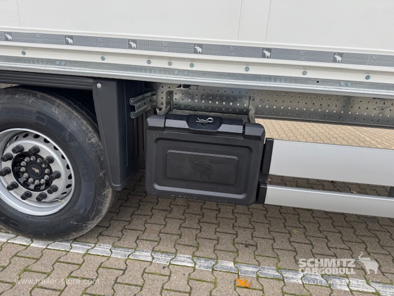 SCHMITZ Oplegger Kasten Standard Taillift - Затворена каросерия полуремарке: снимка 2 SCHMITZ Oplegger Kasten Standard Taillift - Затворена каросерия полуремарке: снимка 2
