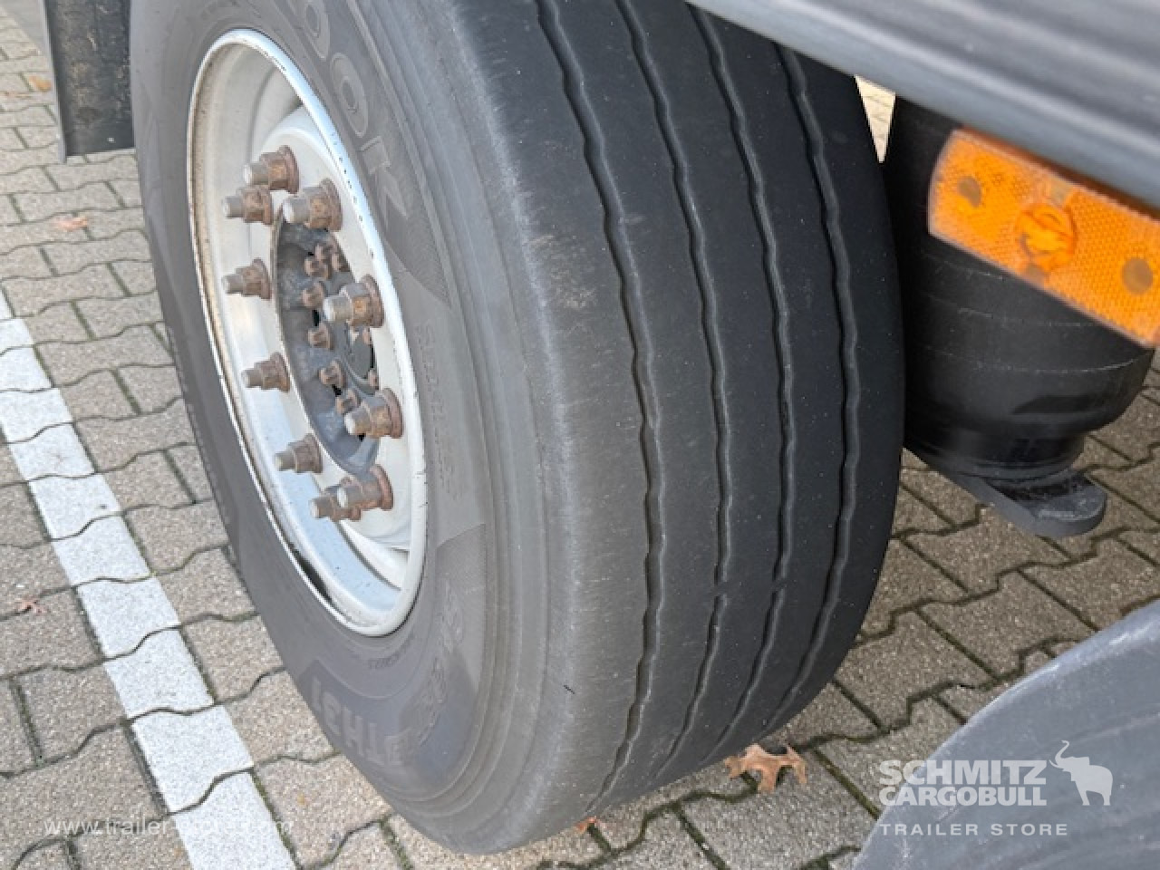 SCHMITZ Oplegger Kasten Standard Taillift - Затворена каросерия полуремарке: снимка 4 SCHMITZ Oplegger Kasten Standard Taillift - Затворена каросерия полуремарке: снимка 4