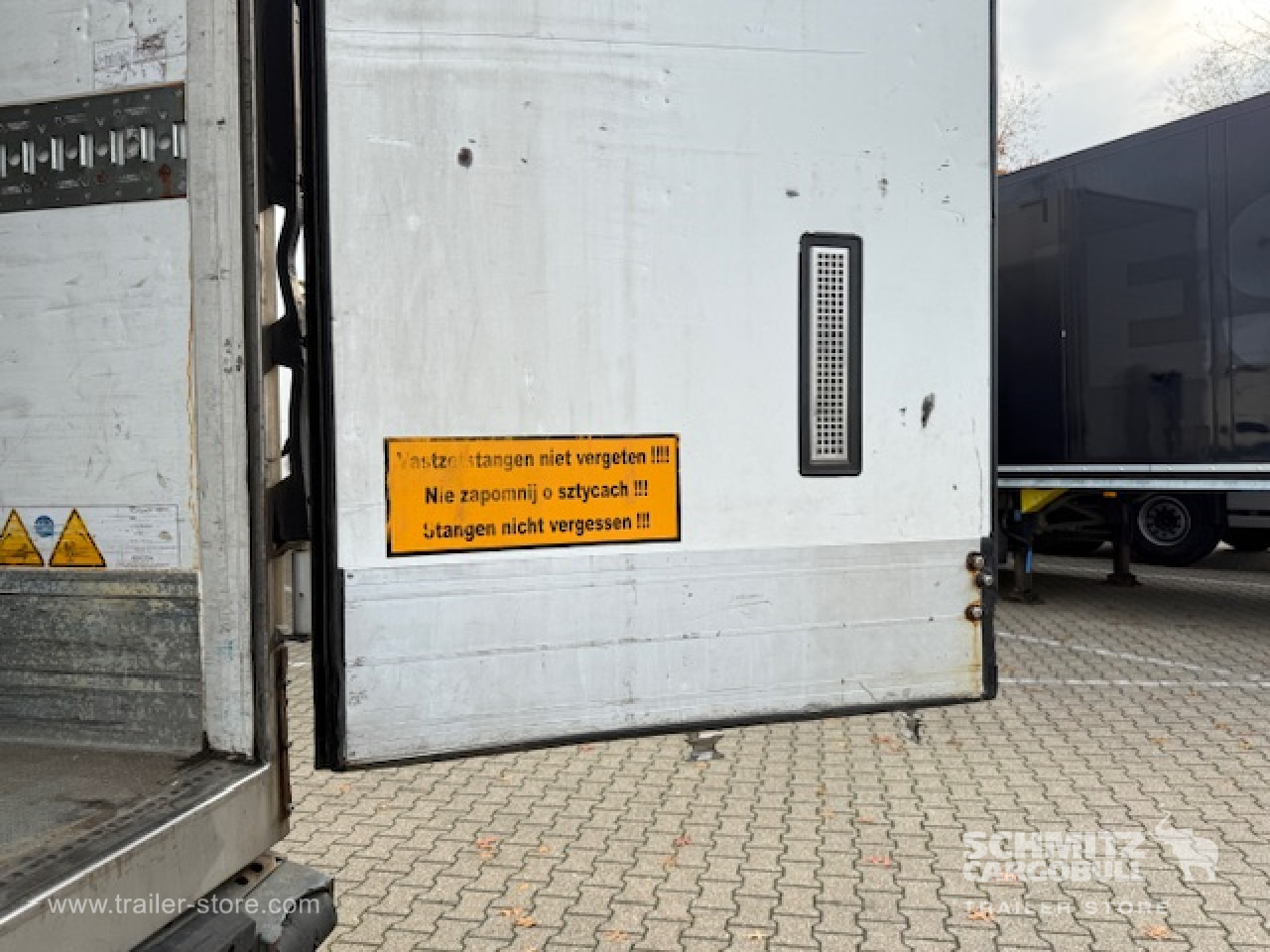 SCHMITZ Oplegger Vries Multitemp - Изотермичен полуремарке: снимка 2 SCHMITZ Oplegger Vries Multitemp - Изотермичен полуремарке: снимка 2