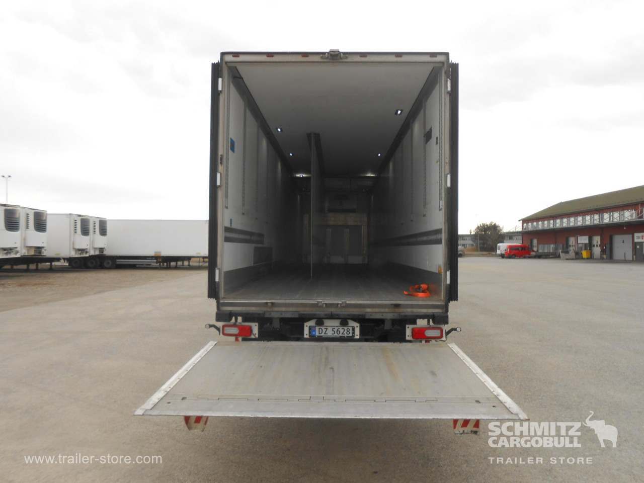 SCHMITZ Reefer Standard Double deck Taillift - Изотермичен полуремарке: снимка 3 SCHMITZ Reefer Standard Double deck Taillift - Изотермичен полуремарке: снимка 3