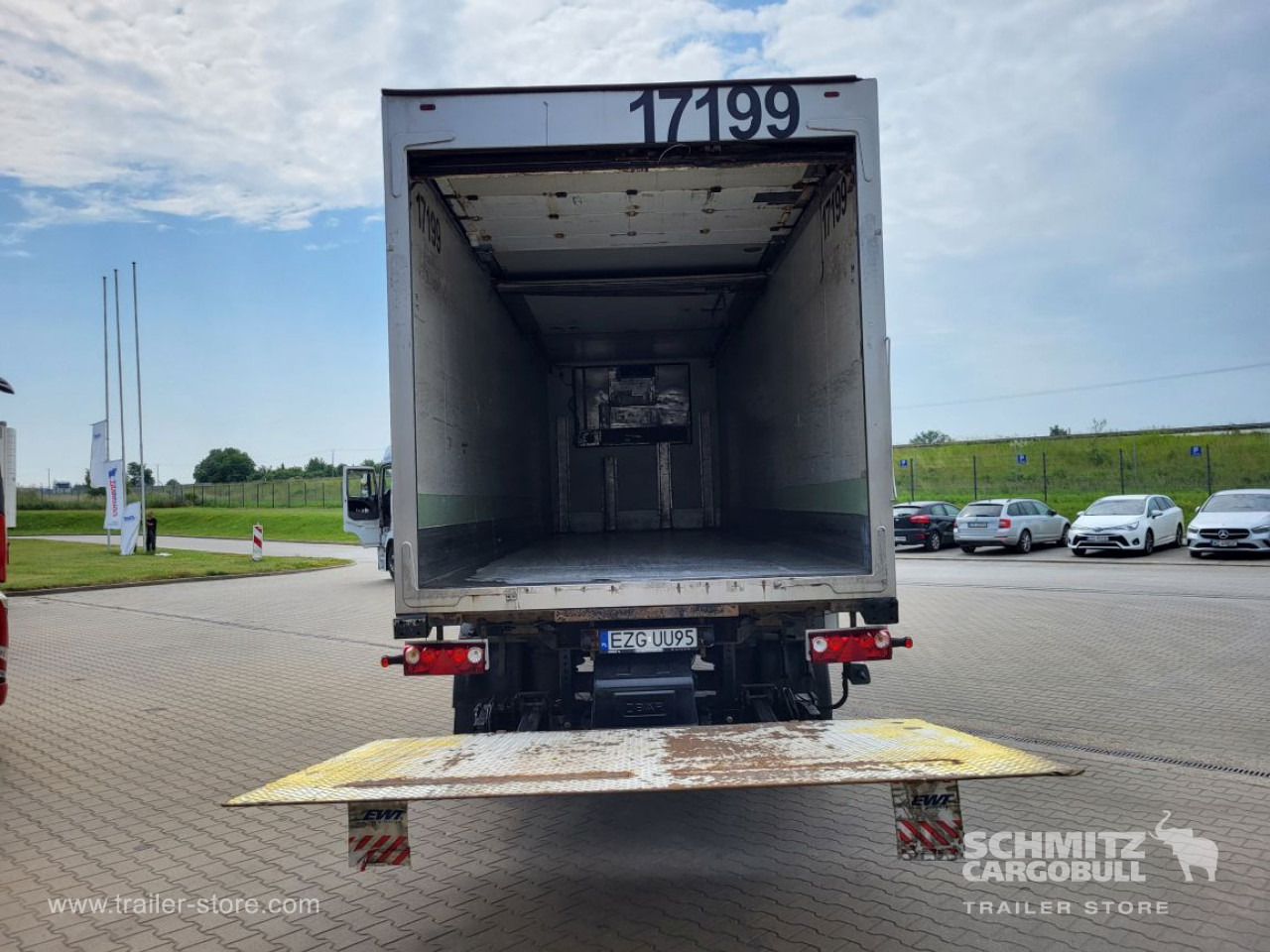 SCHMITZ Insulated/refrigerated box Taillift - Рефрижератор полуремарке: снимка 2 SCHMITZ Insulated/refrigerated box Taillift - Рефрижератор полуремарке: снимка 2