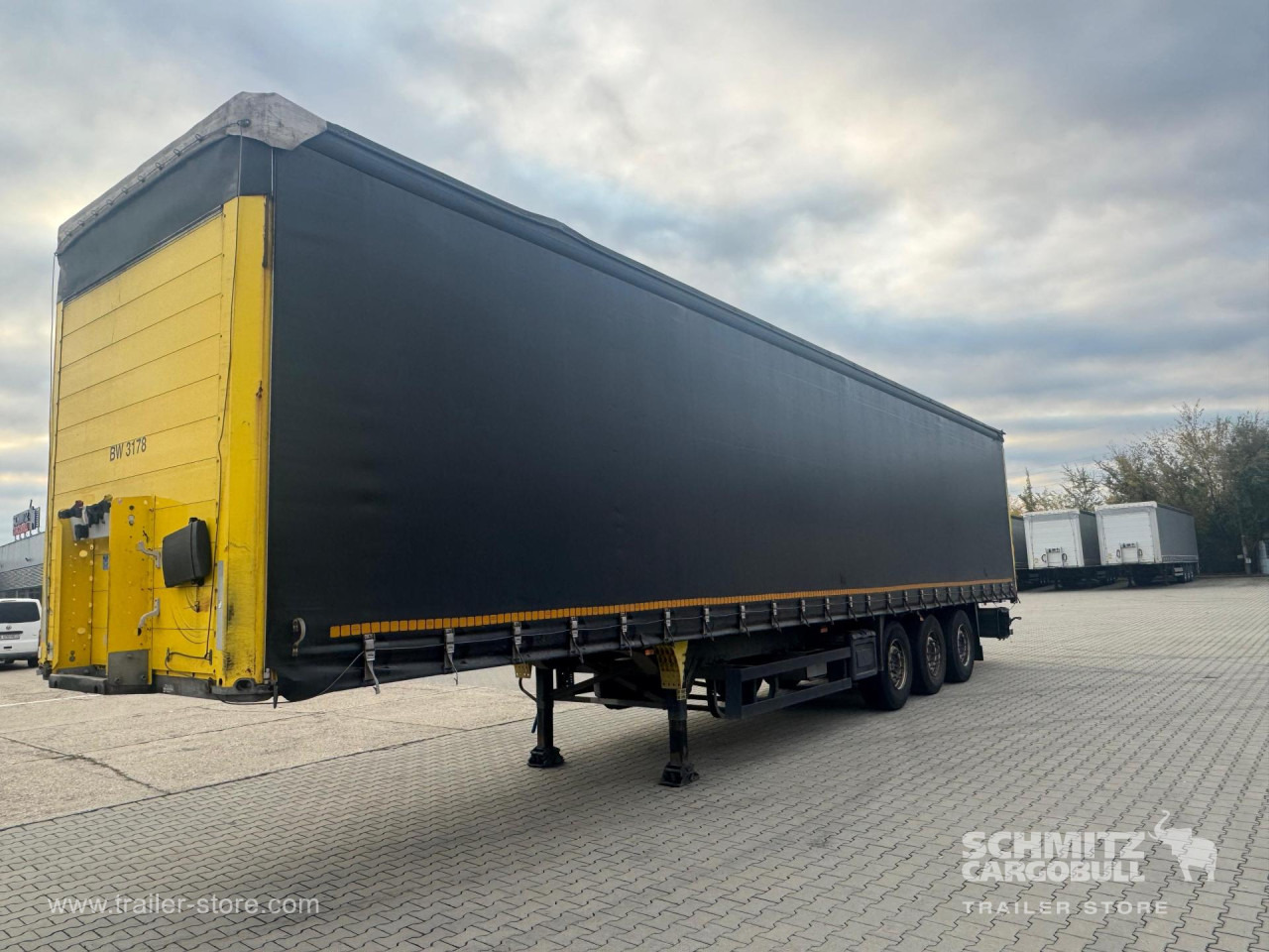 SCHMITZ Curtainsider Standard - Брезентово полуремарке: снимка 4 SCHMITZ Curtainsider Standard - Брезентово полуремарке: снимка 4