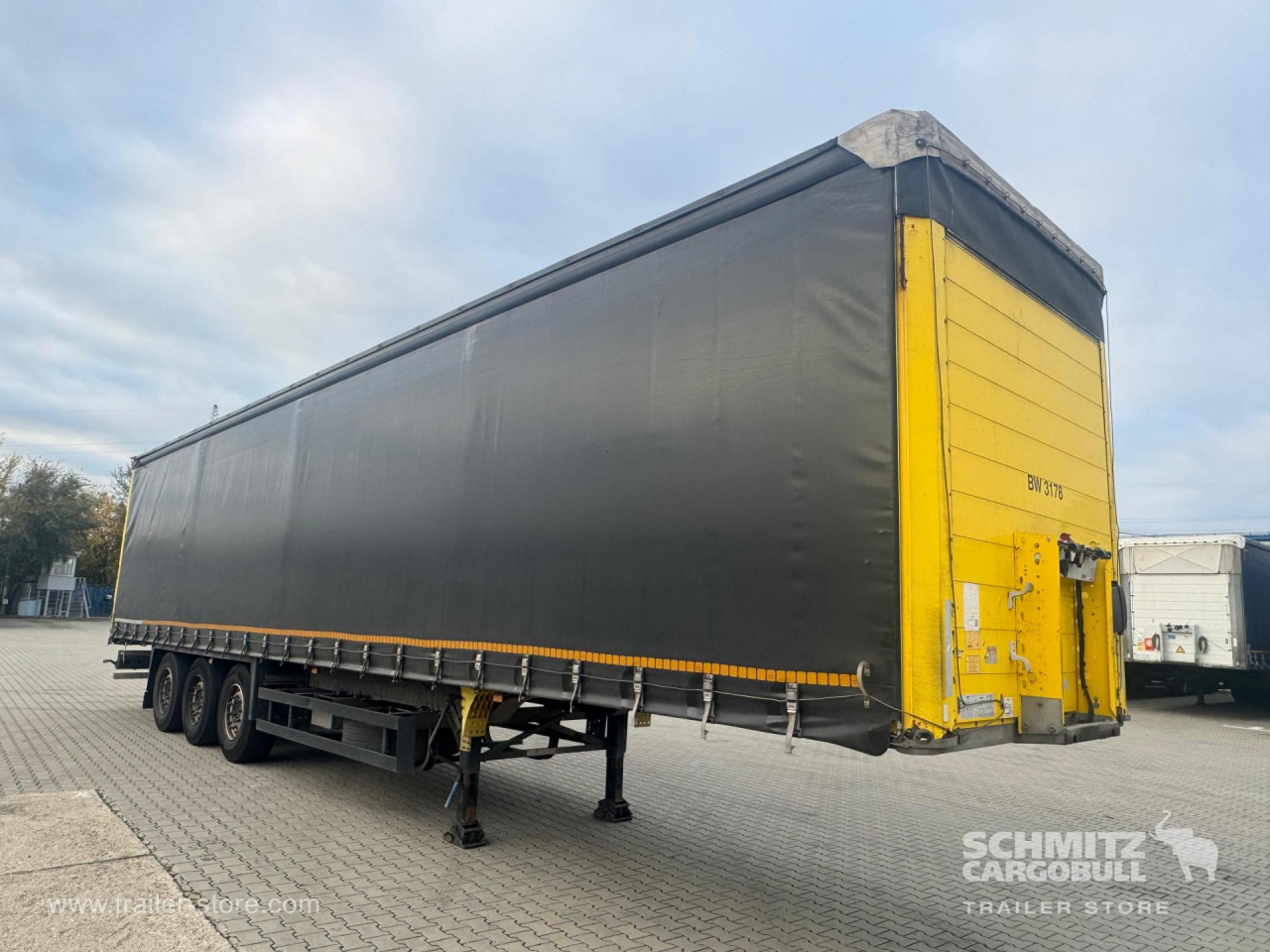 SCHMITZ Curtainsider Standard - Брезентово полуремарке: снимка 1 SCHMITZ Curtainsider Standard - Брезентово полуремарке: снимка 1