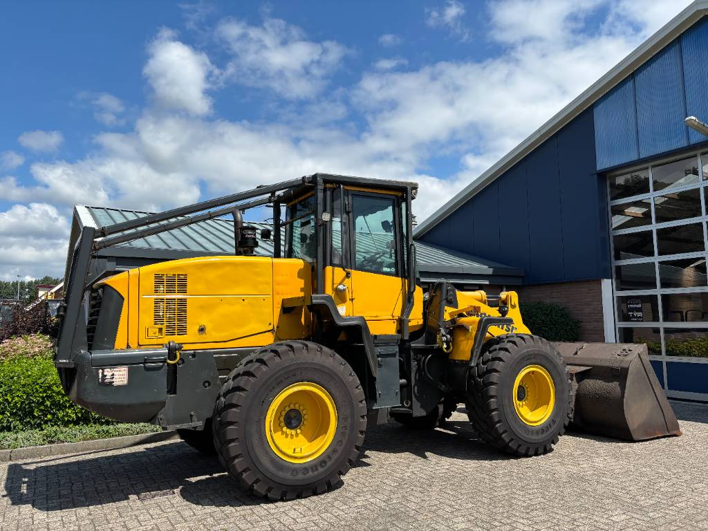 Komatsu WA 320-5 - Колесен товарач: снимка 4 Komatsu WA 320-5 - Колесен товарач: снимка 4