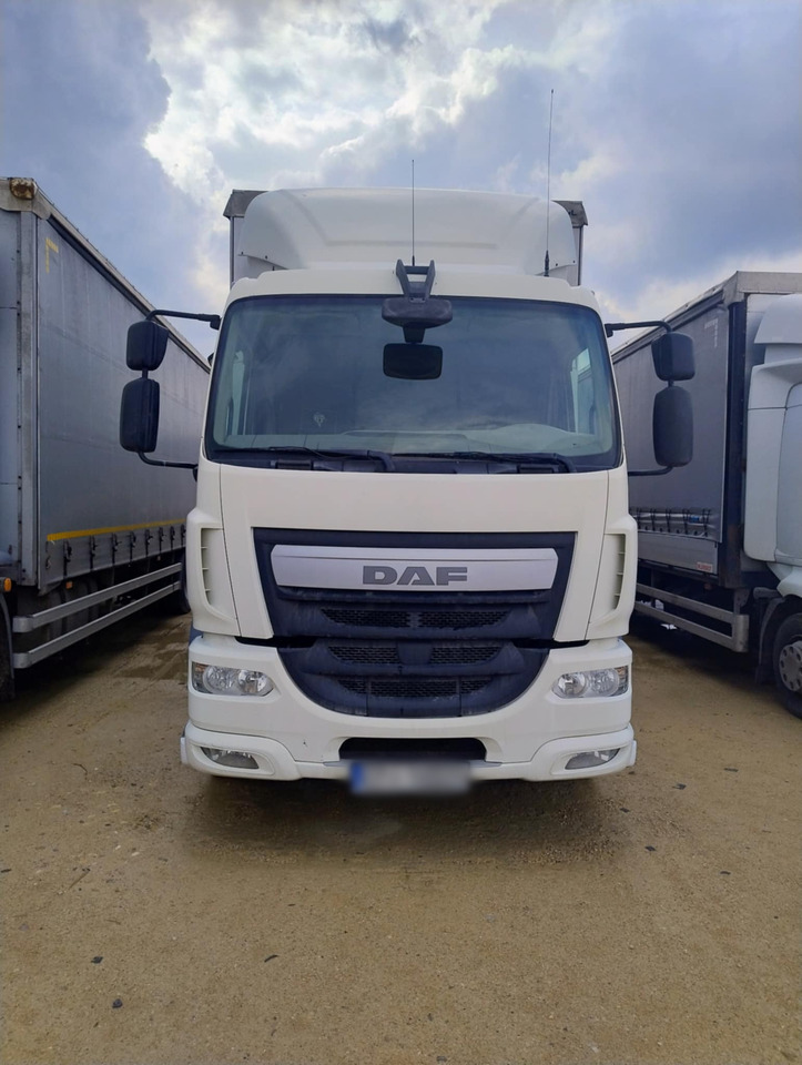 DAF LF 250 / Curtainsider 18 EPAL / sleeping cab - Камион с брезент: снимка 2 DAF LF 250 / Curtainsider 18 EPAL / sleeping cab - Камион с брезент: снимка 2
