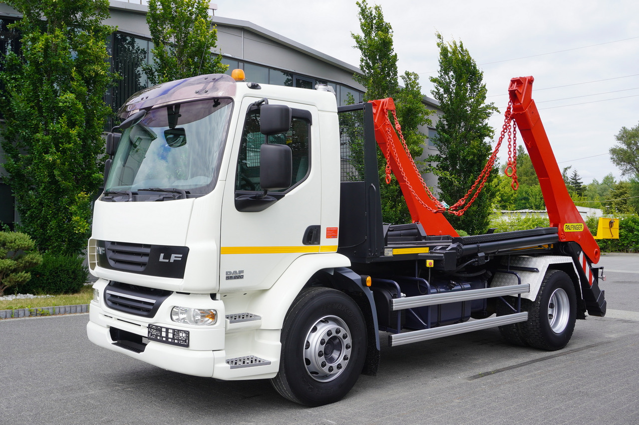 DAF LF 55.220 Skip loader GUIMA PALFINGER M14T - Мултилифт за контейнери камион: снимка 1 DAF LF 55.220 Skip loader GUIMA PALFINGER M14T - Мултилифт за контейнери камион: снимка 1