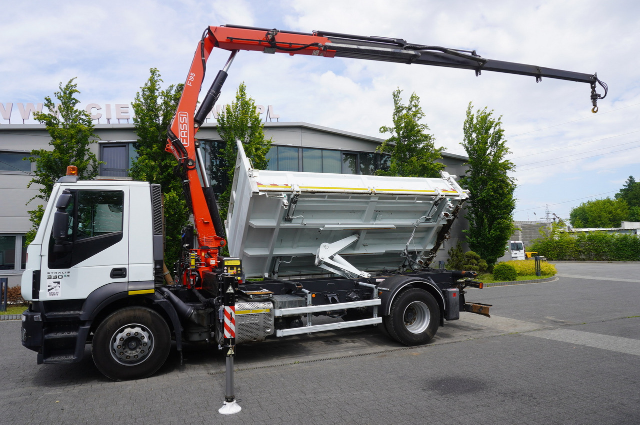 Камион с кран IVECO STRALIS 330 E6 / FASSI 195A 8.5 T / 3-side tipper: снимка 18