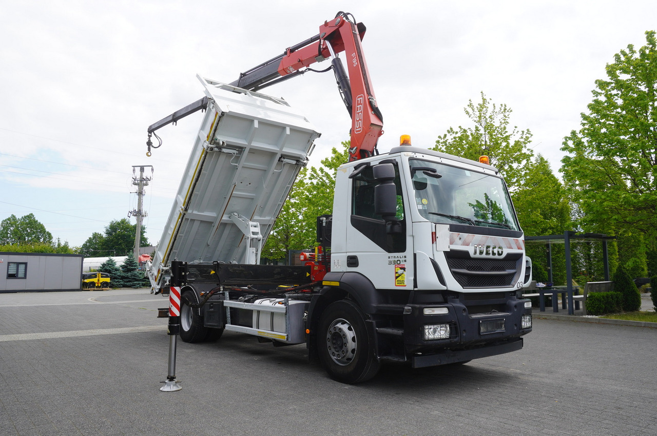 Камион с кран IVECO STRALIS 330 E6 / FASSI 195A 8.5 T / 3-side tipper: снимка 16