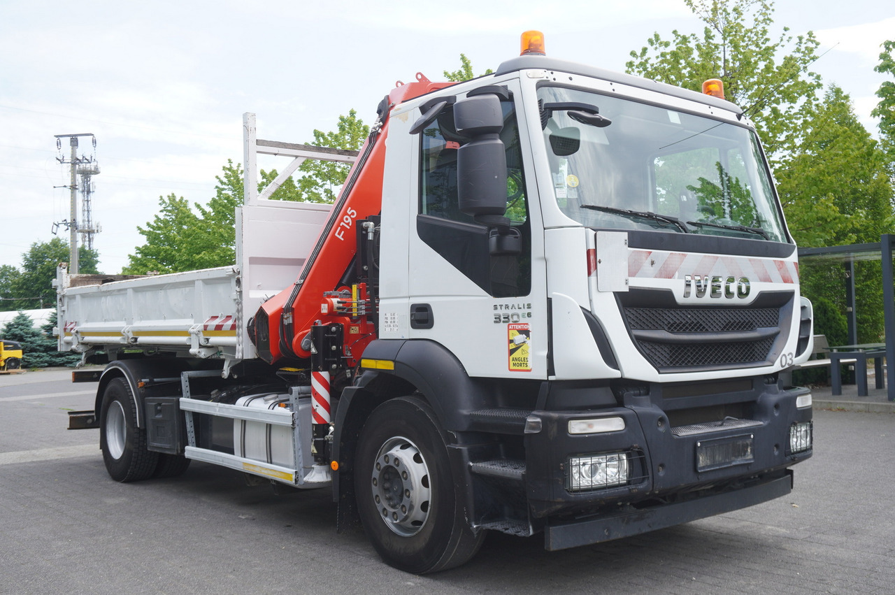 Камион с кран IVECO STRALIS 330 E6 / FASSI 195A 8.5 T / 3-side tipper: снимка 6