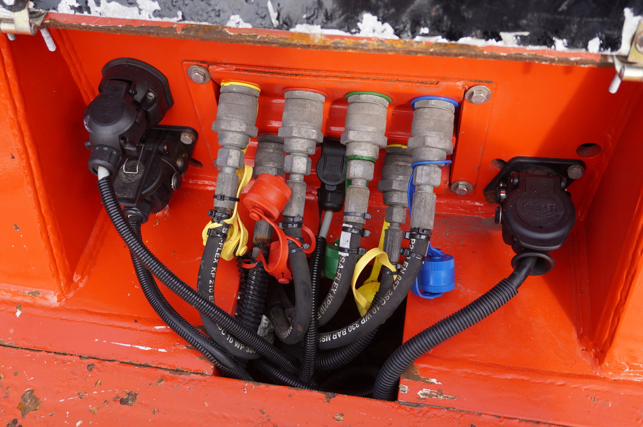 Нискорамна площадка полуремарке KÄSSBOHRER LB2 TIEF-BETT low loader semi-trailer / 16.5 m / Extendable semi-trailer / steered axles / 2 units: снимка 27 Нискорамна площадка полуремарке KÄSSBOHRER LB2 TIEF-BETT low loader semi-trailer / 16.5 m / Extendable semi-trailer / steered axles / 2 units: снимка 27